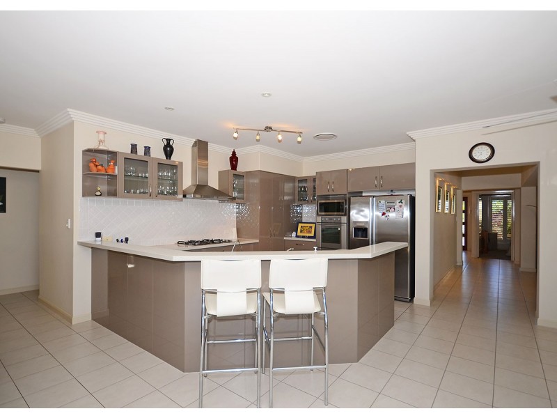 8 Seaway Parade, Toogoom QLD 4655