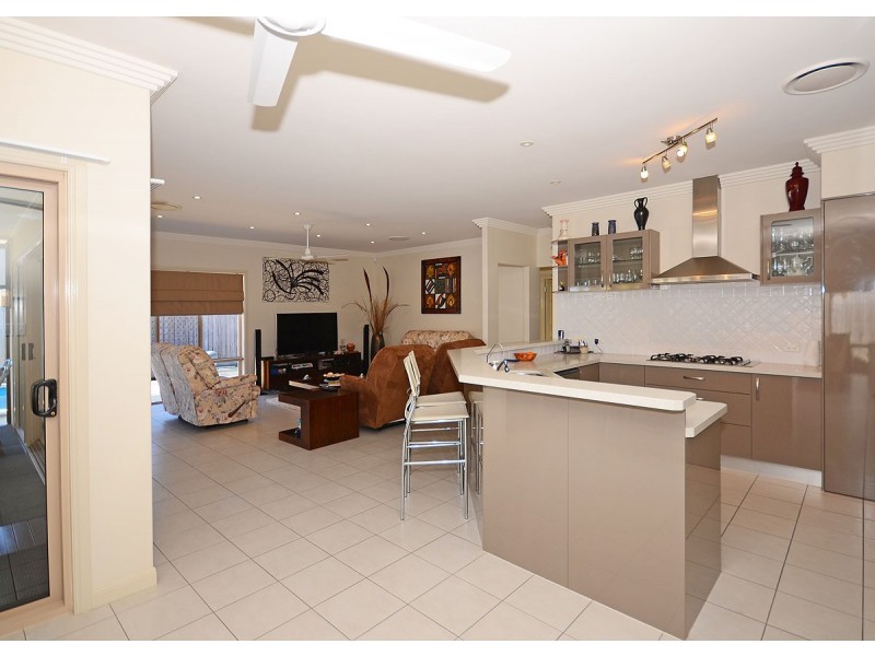 8 Seaway Parade, Toogoom QLD 4655