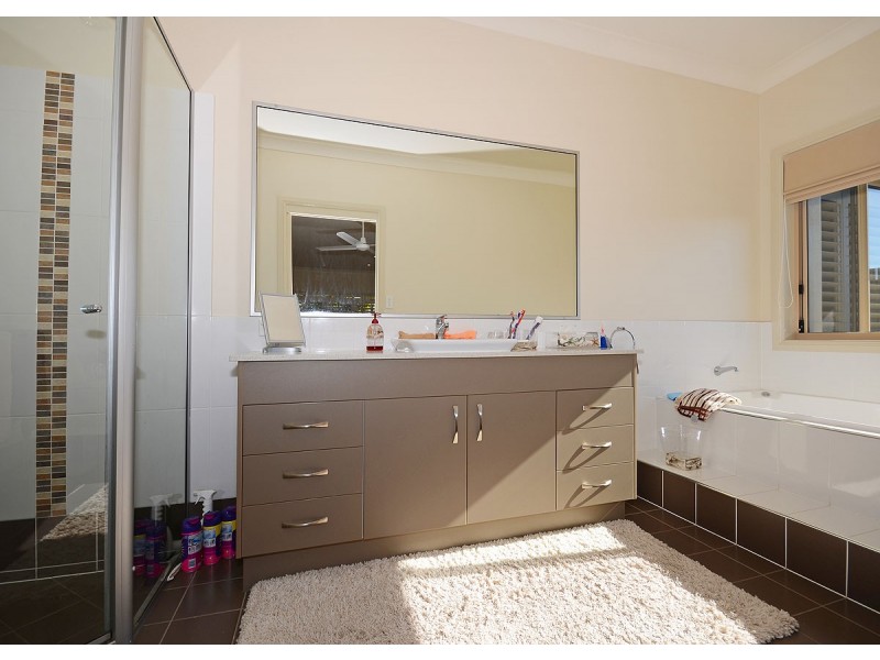 8 Seaway Parade, Toogoom QLD 4655