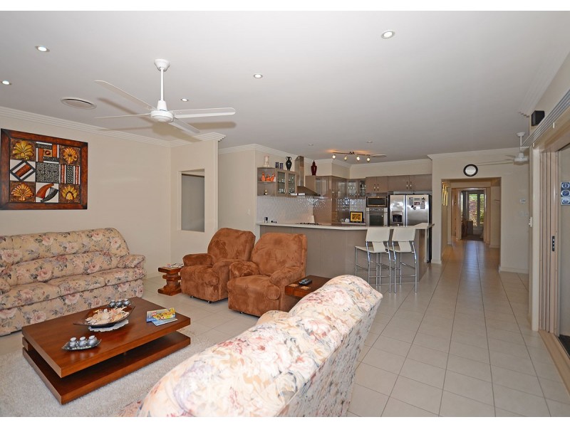 8 Seaway Parade, Toogoom QLD 4655