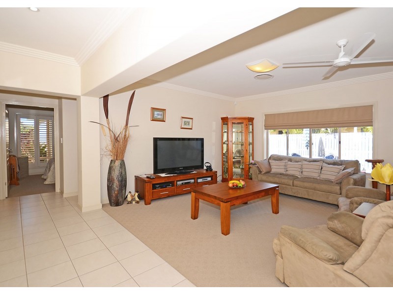 8 Seaway Parade, Toogoom QLD 4655