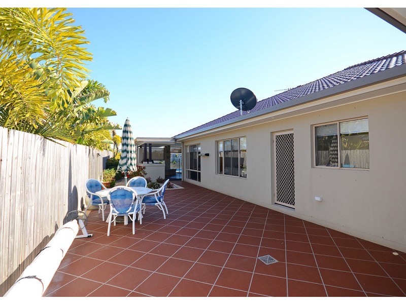 8 Seaway Parade, Toogoom QLD 4655