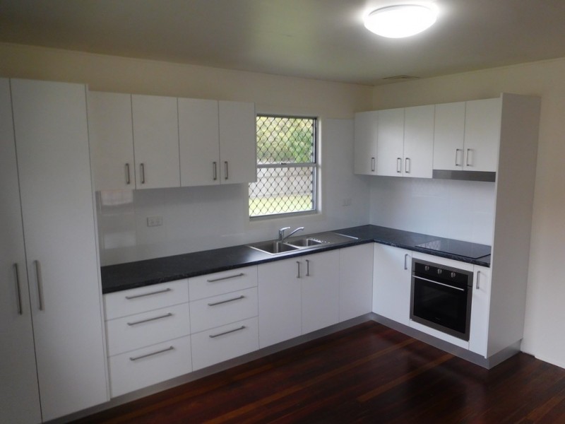 42 Esplanade, Point Vernon QLD 4655