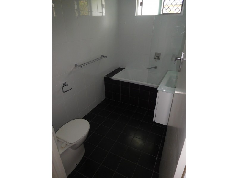 42 Esplanade, Point Vernon QLD 4655