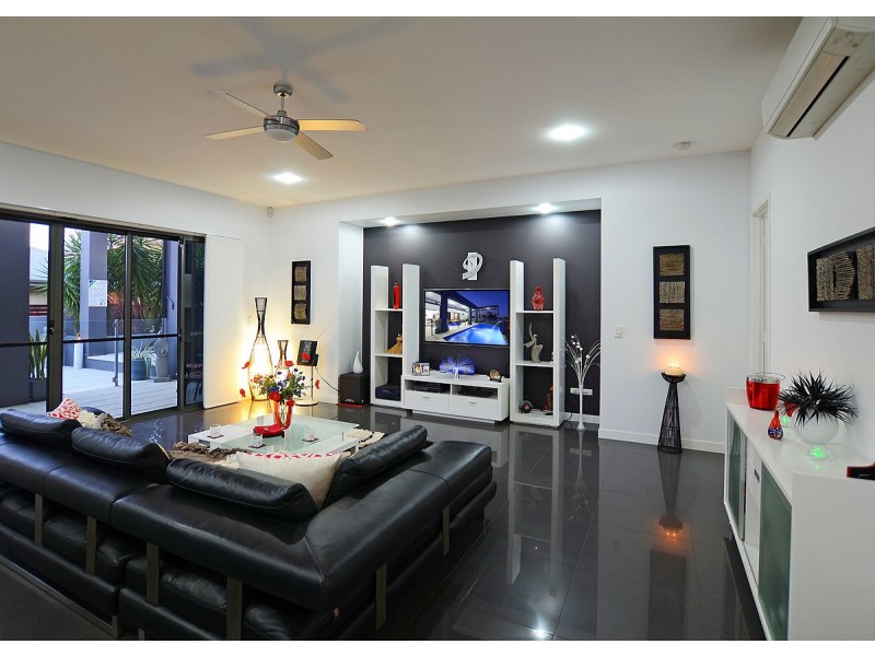 8 Pohlman Court, Scarness QLD 4655