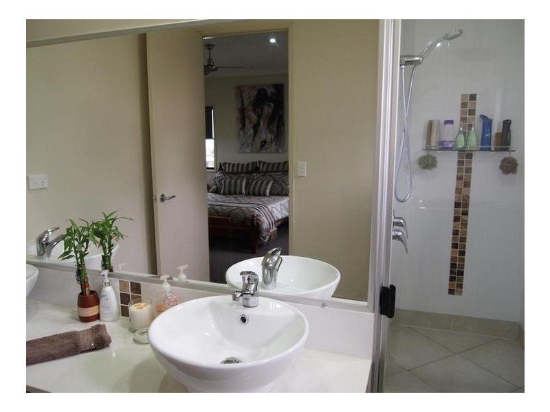 8 Lygon Court, Urraween QLD 4655