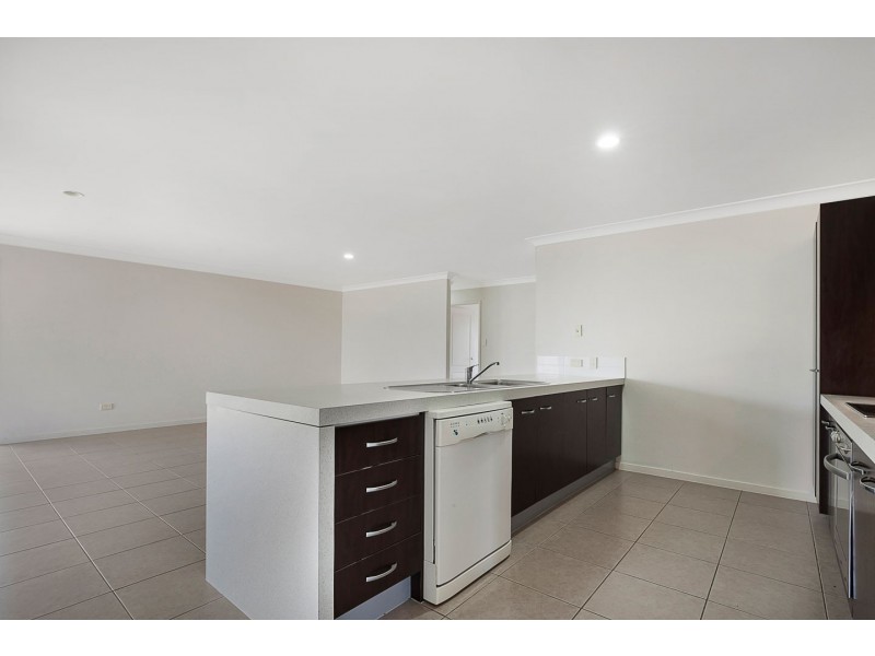 74 Wattle Street, Point Vernon QLD 4655