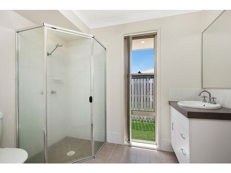 74 Wattle Street, Point Vernon QLD 4655