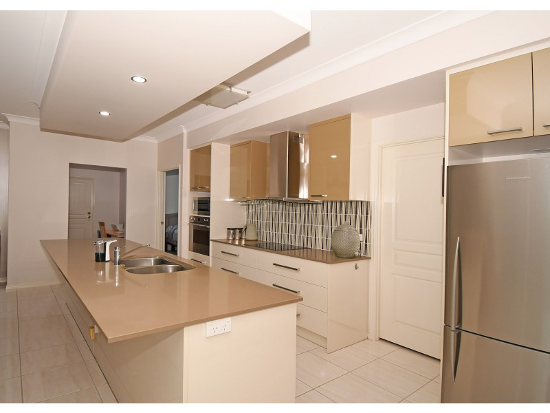 7 Parklands Boulevard, Wondunna QLD 4655