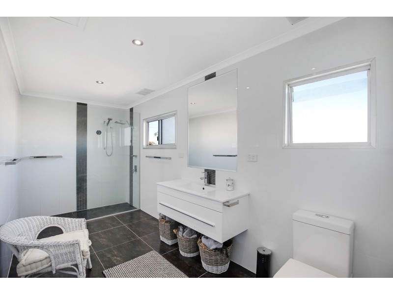 65 Long Street, Point Vernon QLD 4655