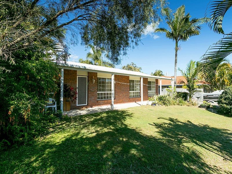 7 Debra Court, Urangan QLD 4655