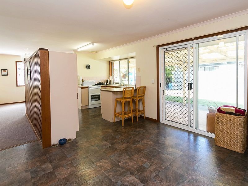 7 Debra Court, Urangan QLD 4655