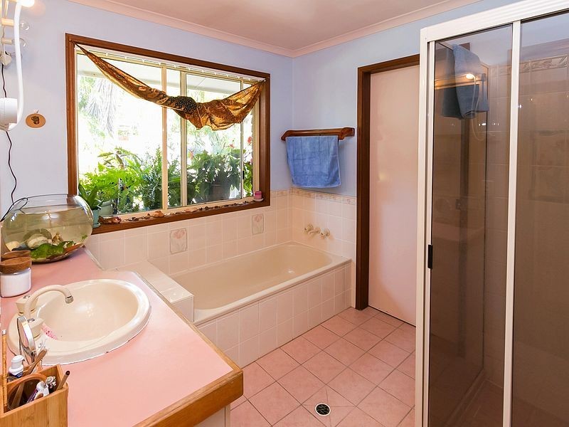 7 Debra Court, Urangan QLD 4655