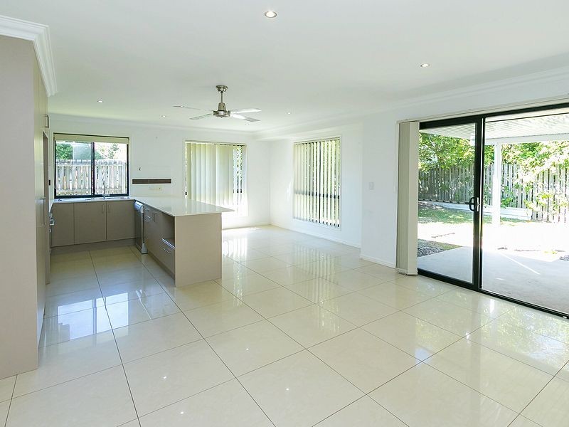 7 Debra Court, Urangan QLD 4655