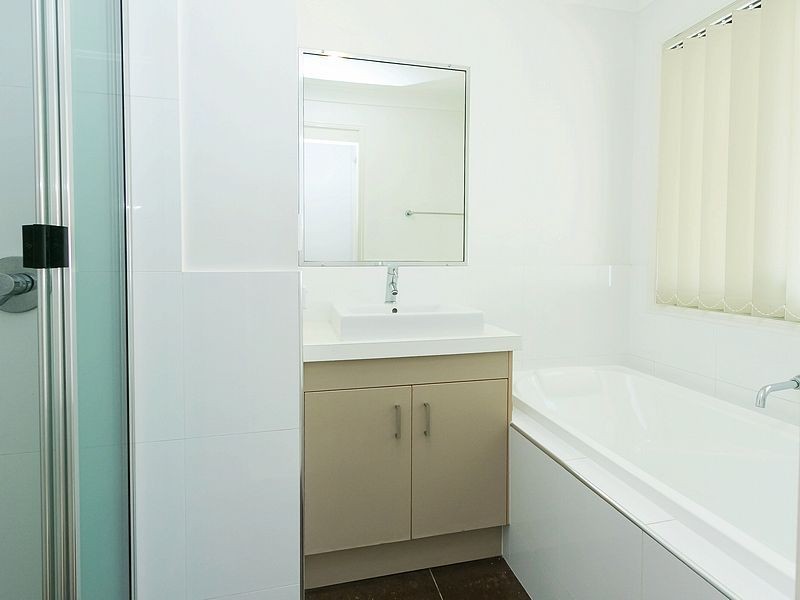 7 Debra Court, Urangan QLD 4655