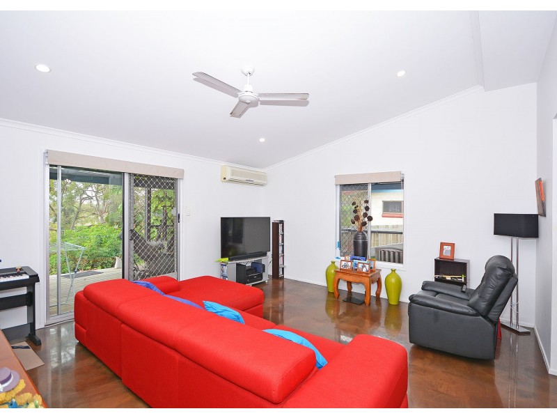 384 Torquay Terrace, Torquay QLD 4655