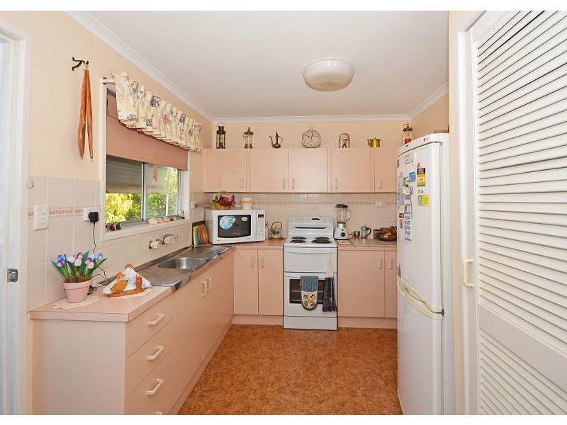 14 Saunders Street, Point Vernon QLD 4655