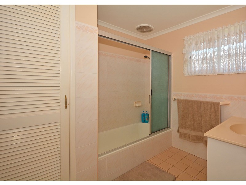 14 Saunders Street, Point Vernon QLD 4655