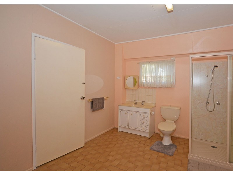 14 Saunders Street, Point Vernon QLD 4655