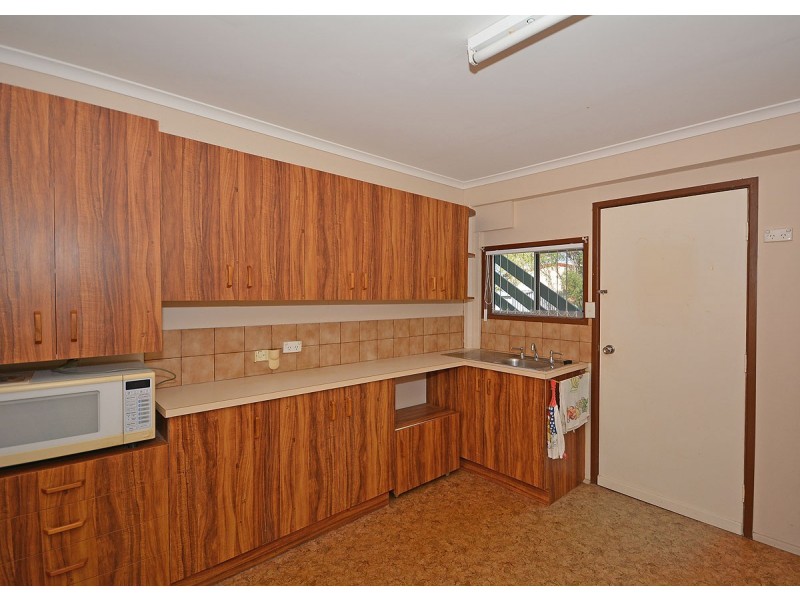 14 Saunders Street, Point Vernon QLD 4655