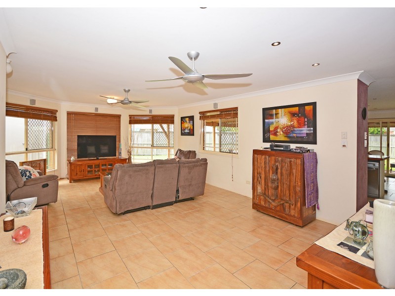 10 Thornbill Drive, Eli Waters QLD 4655