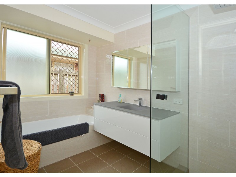 10 Thornbill Drive, Eli Waters QLD 4655
