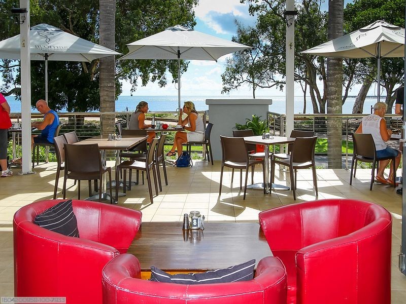 569 Esplanade, Urangan QLD 4655