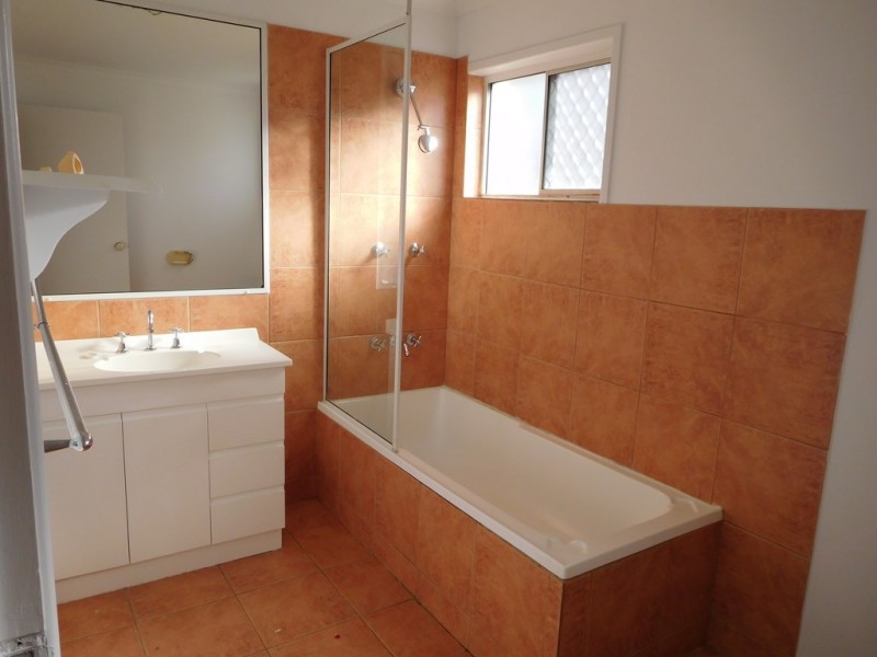384 Torquay Terrace, Torquay QLD 4655