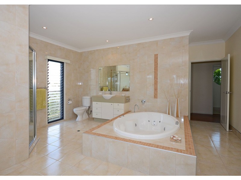 1 Tamarind Close, Burrum Heads QLD 4659