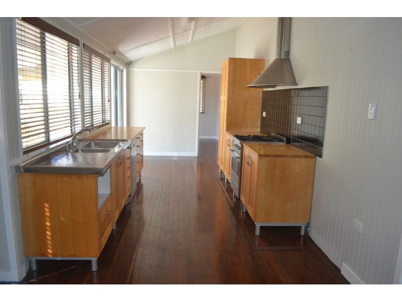 532 Charlton Esplanade, Urangan QLD 4655