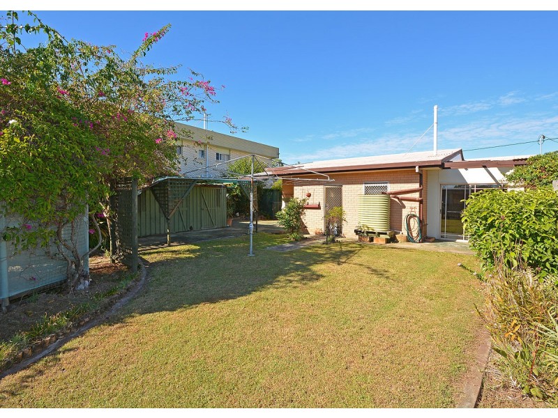 12 Edward Street, Urangan QLD 4655