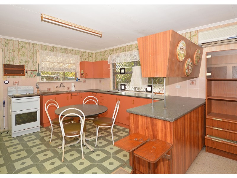 12 Edward Street, Urangan QLD 4655