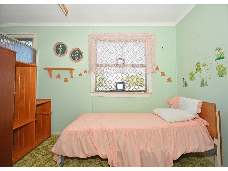 12 Edward Street, Urangan QLD 4655