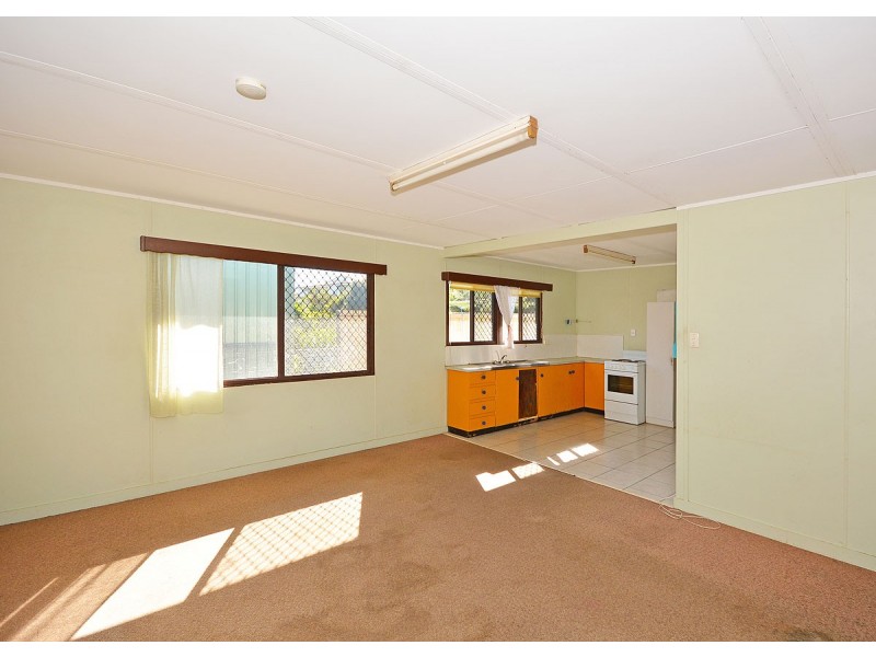 12 Edward Street, Urangan QLD 4655