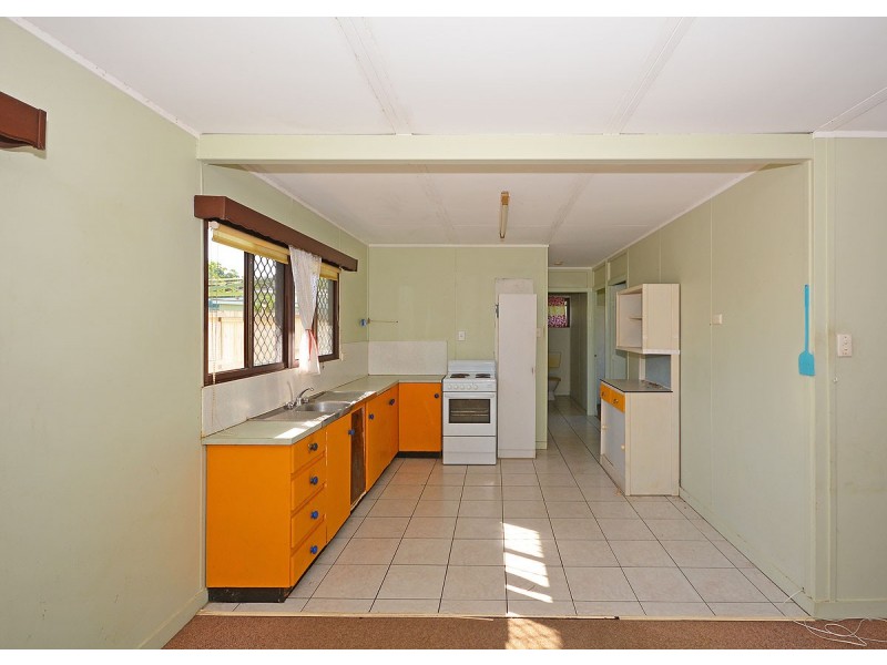 12 Edward Street, Urangan QLD 4655