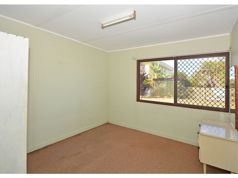 12 Edward Street, Urangan QLD 4655
