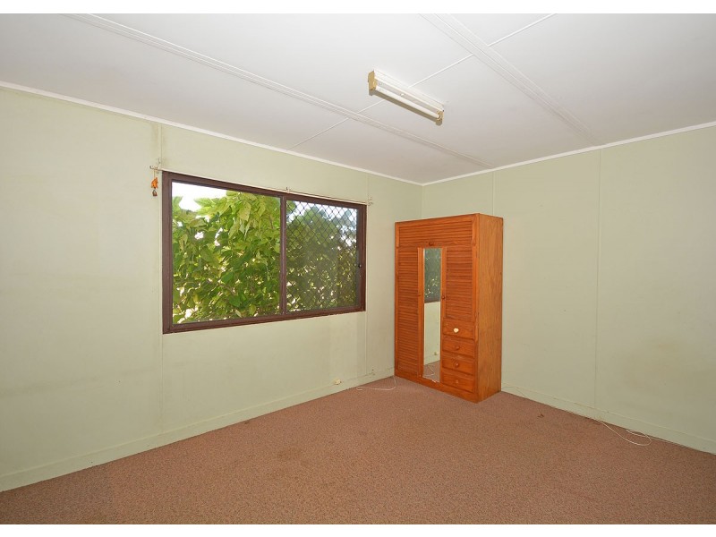 12 Edward Street, Urangan QLD 4655