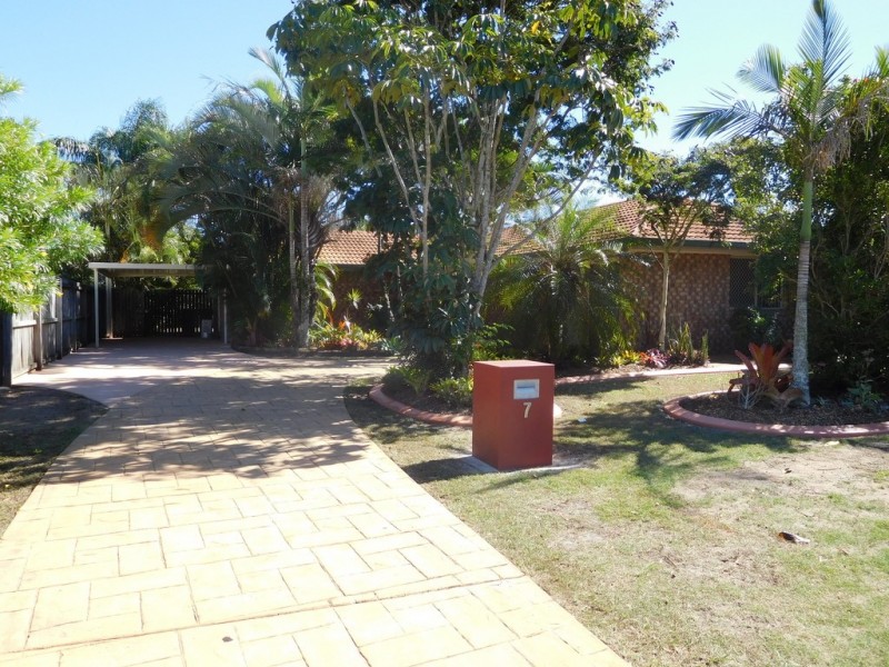 7 Brolga Court, Eli Waters QLD 4655