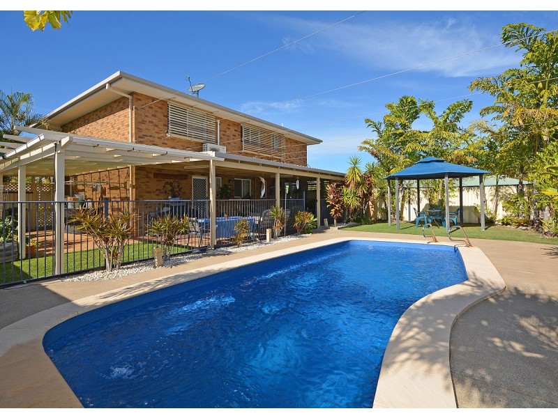 1 Shoreline Court, Urangan QLD 4655
