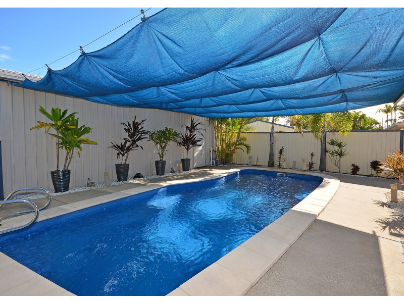 1 Shoreline Court, Urangan QLD 4655