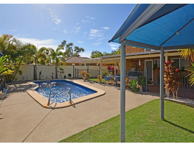 1 Shoreline Court, Urangan QLD 4655