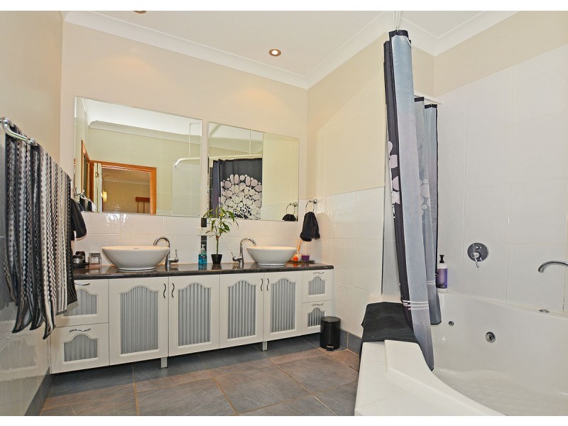 8 Rockyglen Court, Craignish QLD 4655