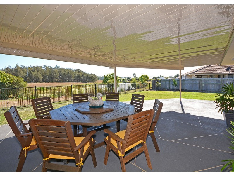 27 Spinnaker Drive, Point Vernon QLD 4655