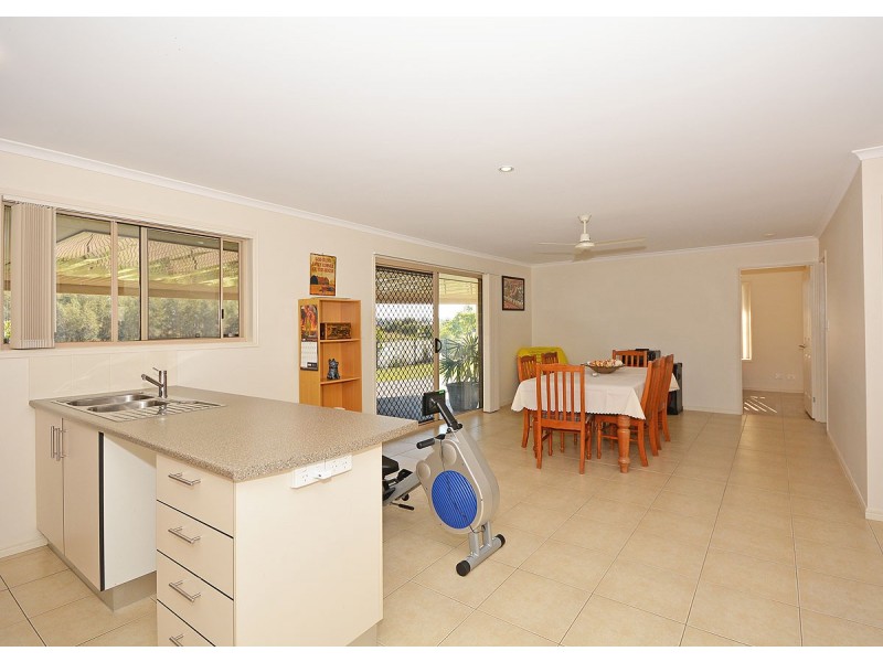 27 Spinnaker Drive, Point Vernon QLD 4655