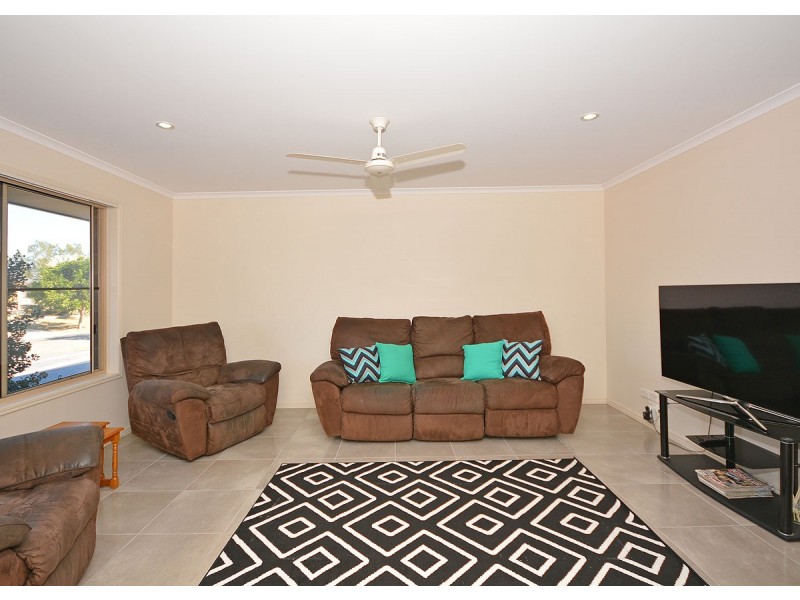 27 Spinnaker Drive, Point Vernon QLD 4655