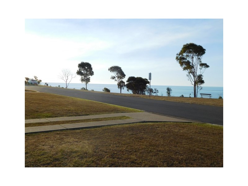 64 Esplanade, Point Vernon QLD 4655