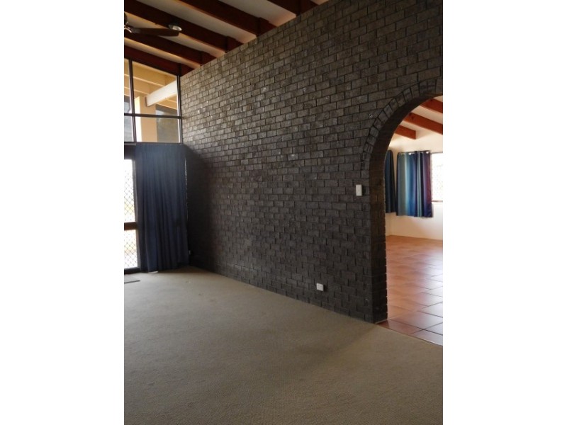 64 Esplanade, Point Vernon QLD 4655