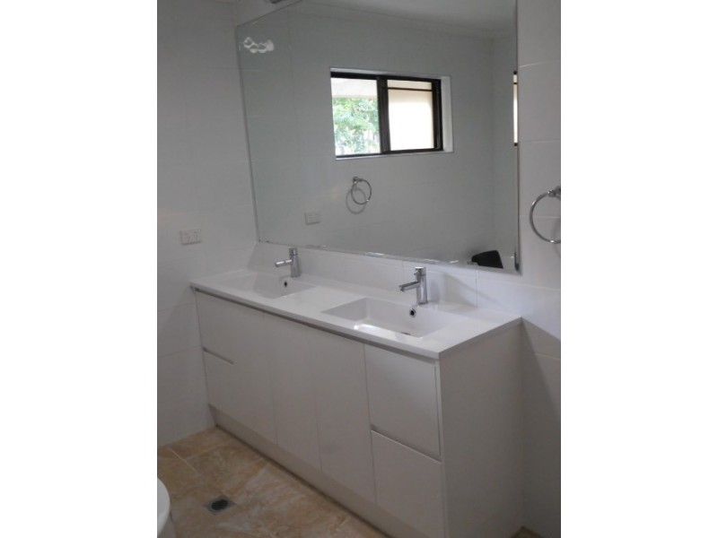 64 Esplanade, Point Vernon QLD 4655