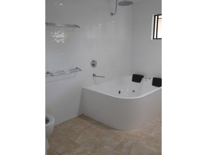 64 Esplanade, Point Vernon QLD 4655