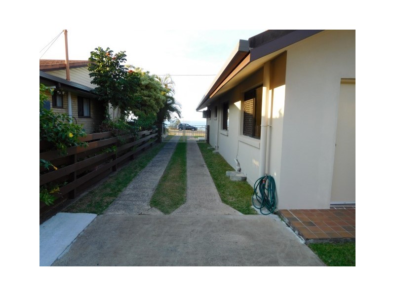 64 Esplanade, Point Vernon QLD 4655